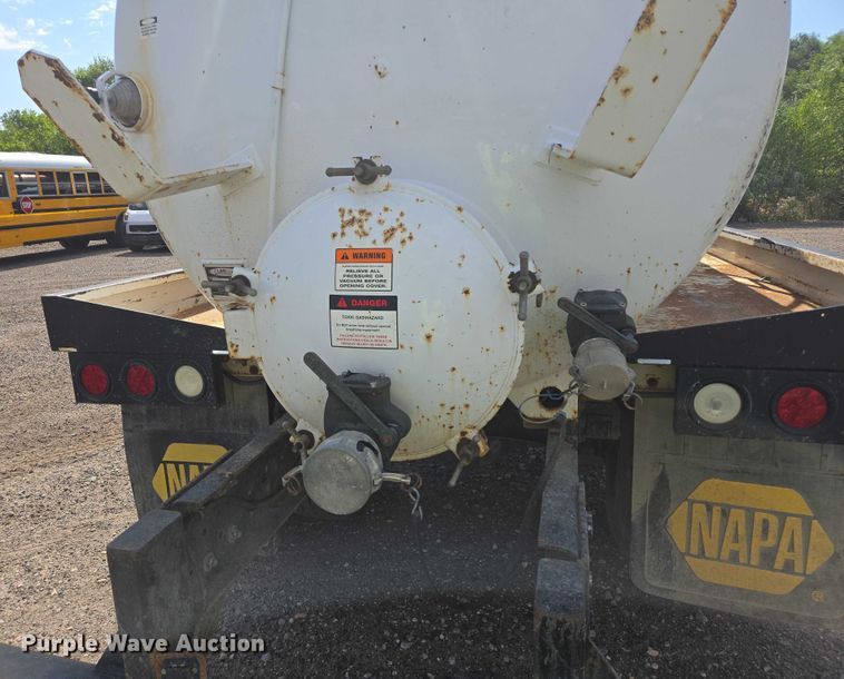 image for item YA0697 2007 International 4400 vacuum truck