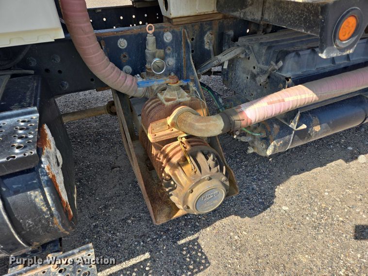 image for item YA0697 2007 International 4400 vacuum truck