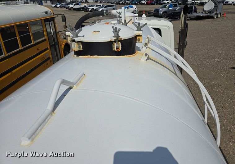 image for item YA0697 2007 International 4400 vacuum truck