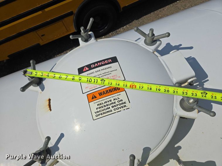 image for item YA0697 2007 International 4400 vacuum truck