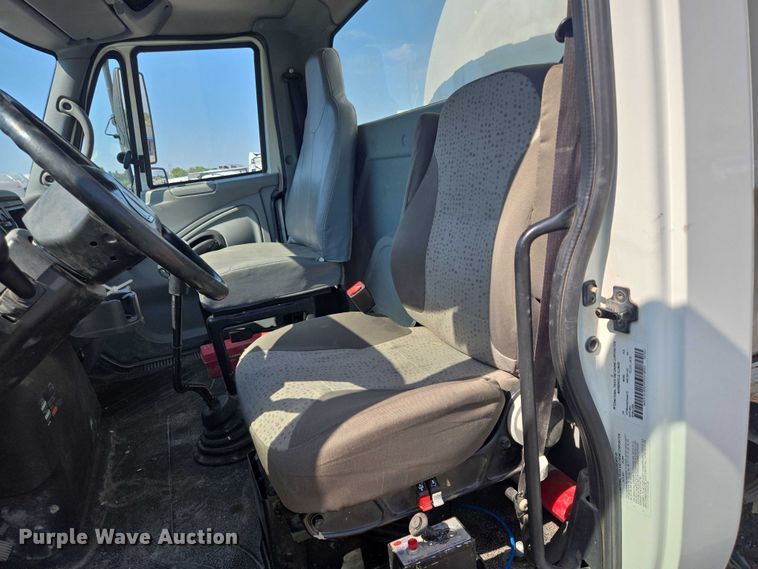 image for item YA0697 2007 International 4400 vacuum truck