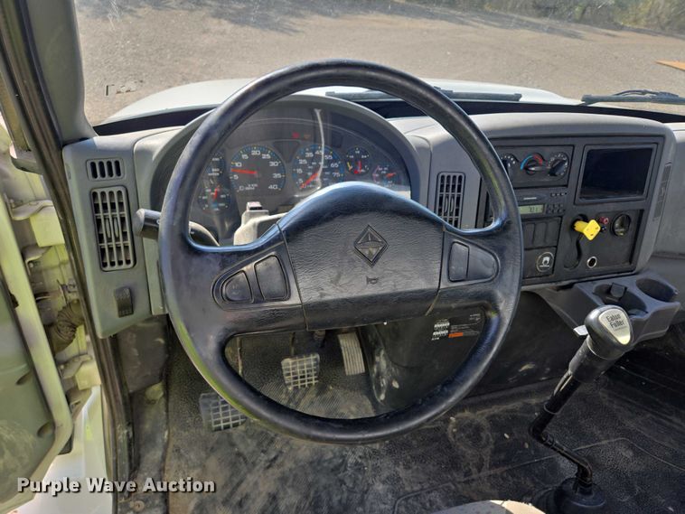 image for item YA0697 2007 International 4400 vacuum truck