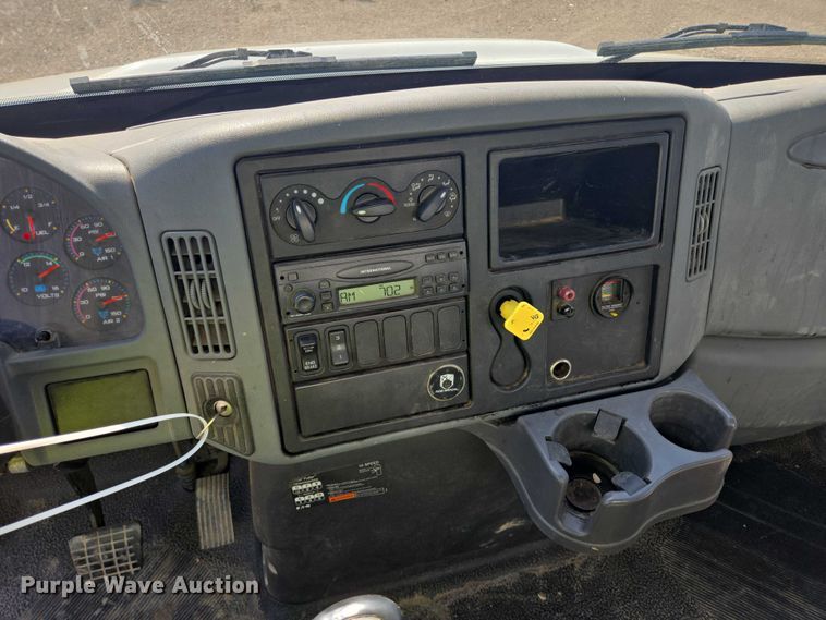 image for item YA0697 2007 International 4400 vacuum truck