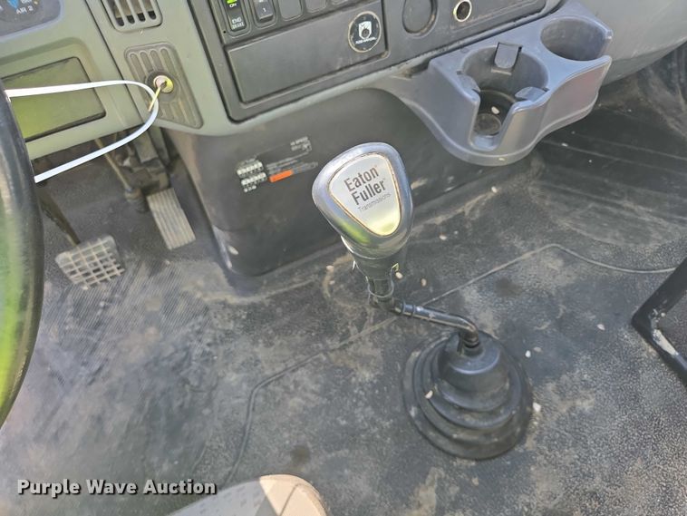 image for item YA0697 2007 International 4400 vacuum truck