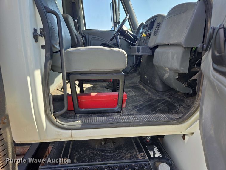 image for item YA0697 2007 International 4400 vacuum truck