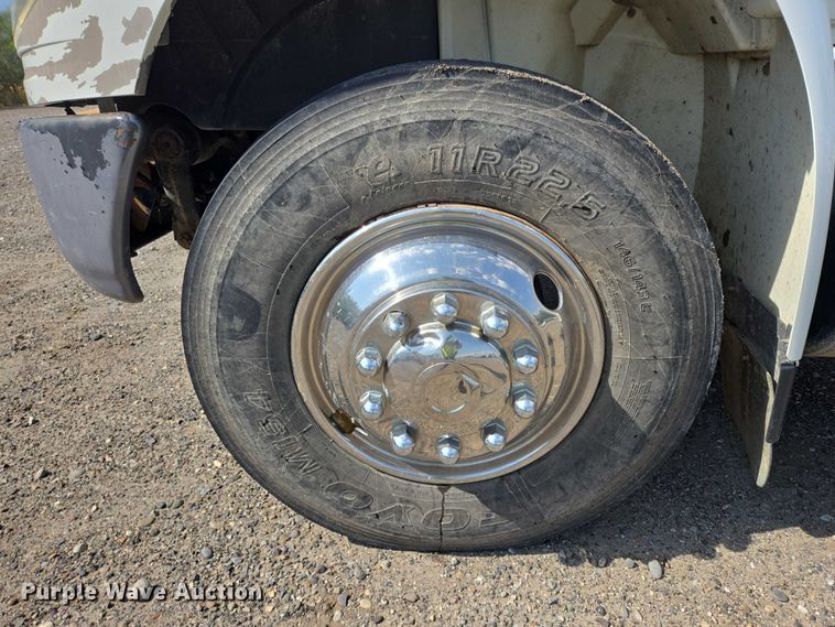 image for item YA0697 2007 International 4400 vacuum truck