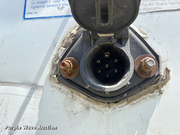 image for item YA0727 2017 Hyundai Translead VC2530152-AJS dry van trailer