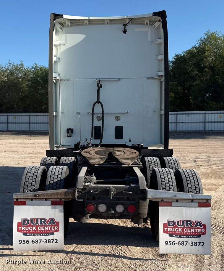 image for item YA0752 2018 Kenworth T680 semi truck