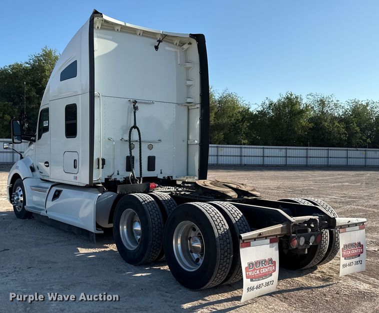 image for item YA0752 2018 Kenworth T680 semi truck