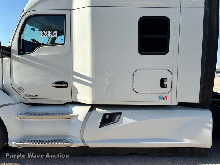 image for item YA0752 2018 Kenworth T680 semi truck