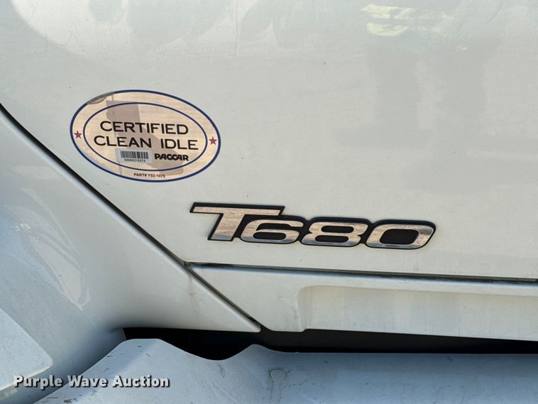 image for item YA0752 2018 Kenworth T680 semi truck