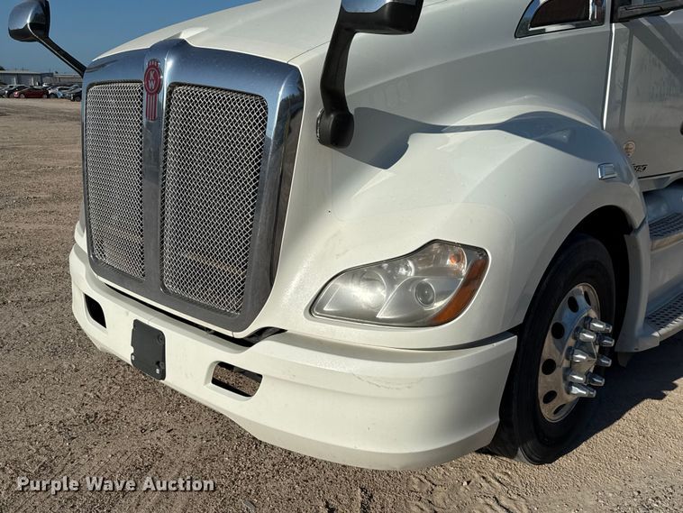 image for item YA0752 2018 Kenworth T680 semi truck