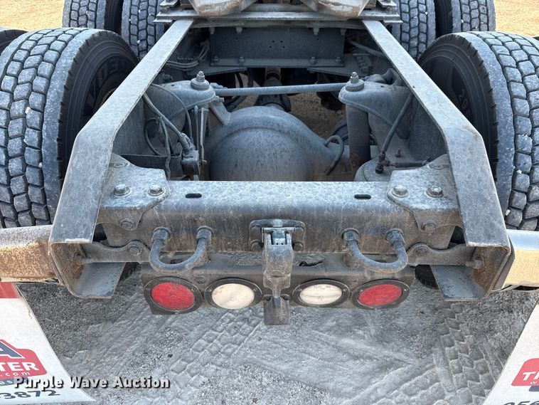 image for item YA0752 2018 Kenworth T680 semi truck