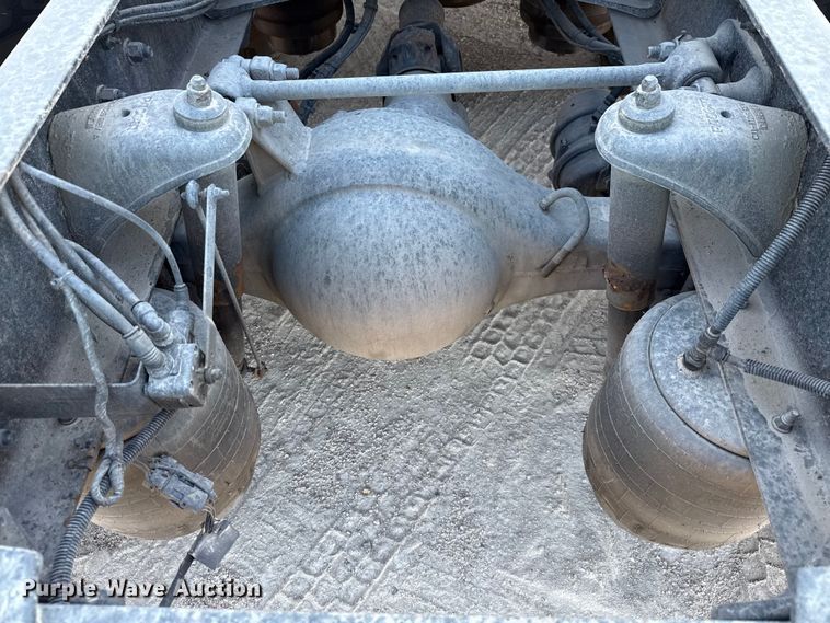 image for item YA0752 2018 Kenworth T680 semi truck