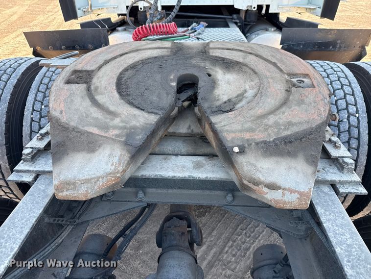 image for item YA0752 2018 Kenworth T680 semi truck