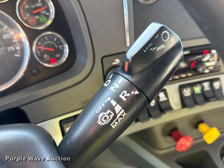 image for item YA0752 2018 Kenworth T680 semi truck