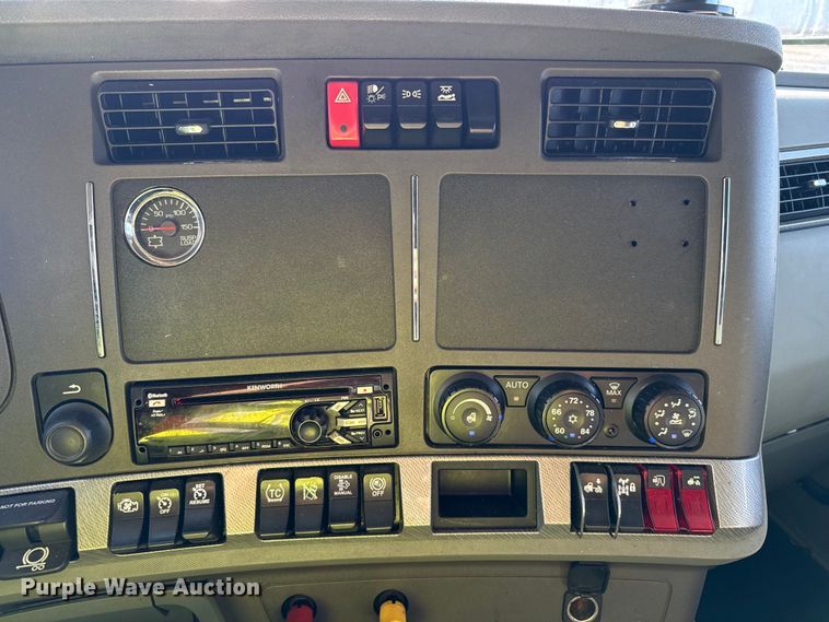 image for item YA0752 2018 Kenworth T680 semi truck