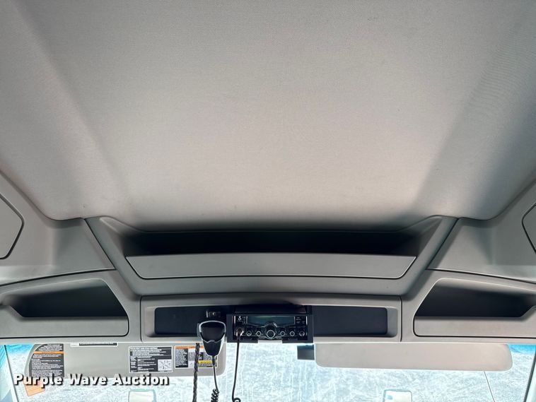 image for item YA0752 2018 Kenworth T680 semi truck