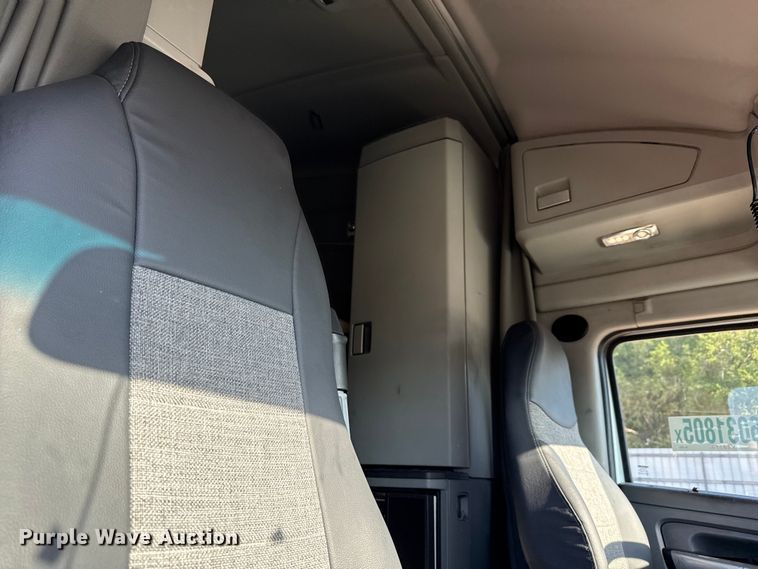 image for item YA0752 2018 Kenworth T680 semi truck