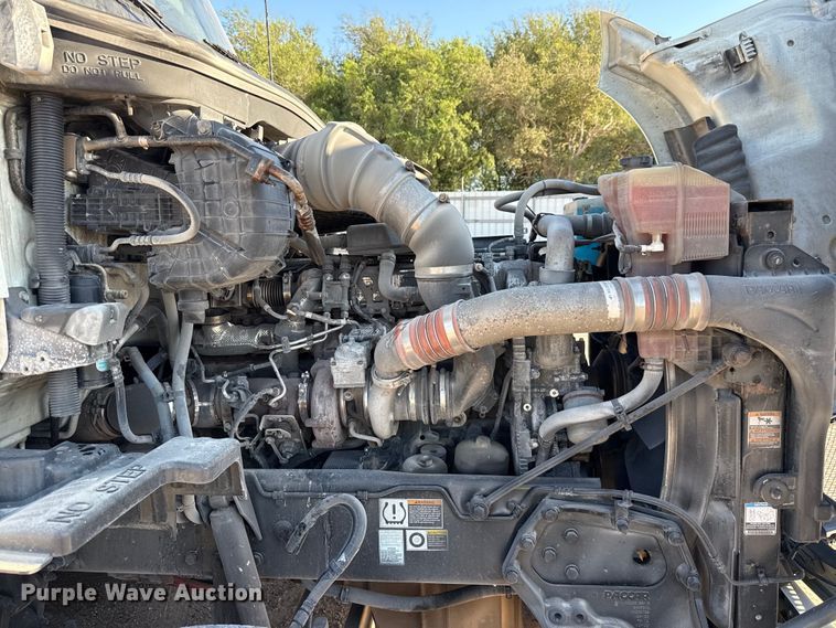 image for item YA0752 2018 Kenworth T680 semi truck