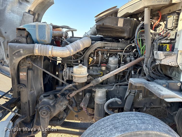 image for item YA0752 2018 Kenworth T680 semi truck