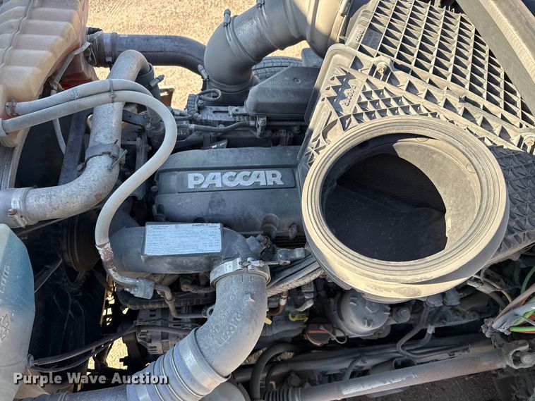 image for item YA0752 2018 Kenworth T680 semi truck