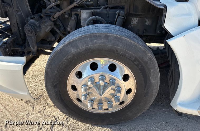 image for item YA0752 2018 Kenworth T680 semi truck