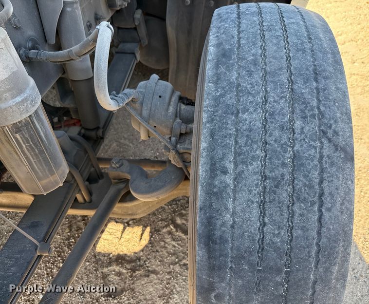 image for item YA0752 2018 Kenworth T680 semi truck