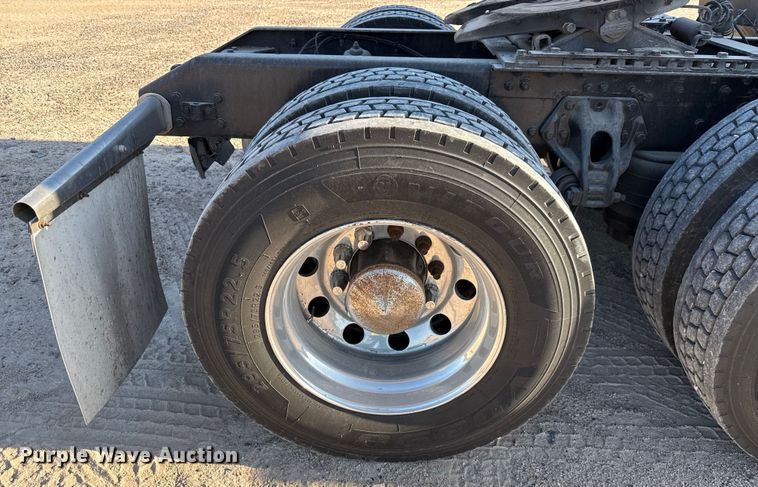 image for item YA0752 2018 Kenworth T680 semi truck