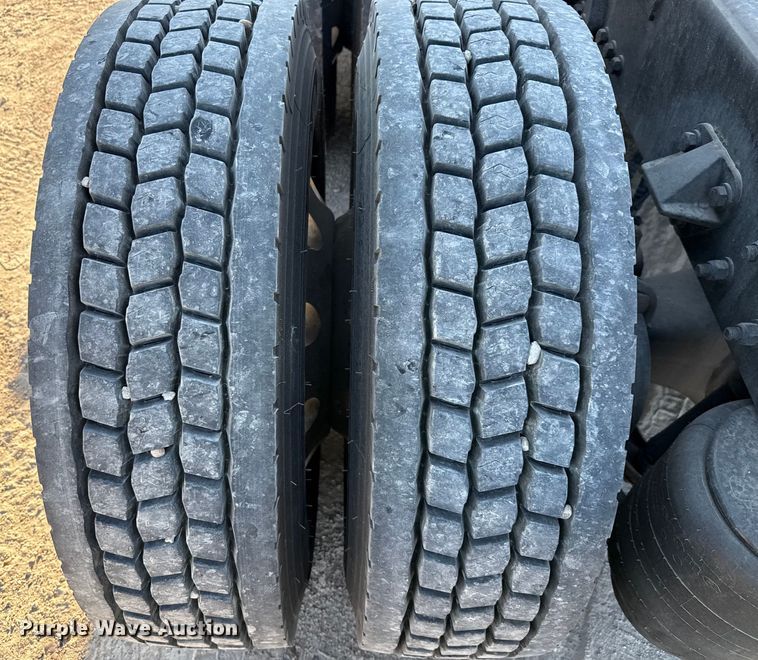 image for item YA0752 2018 Kenworth T680 semi truck