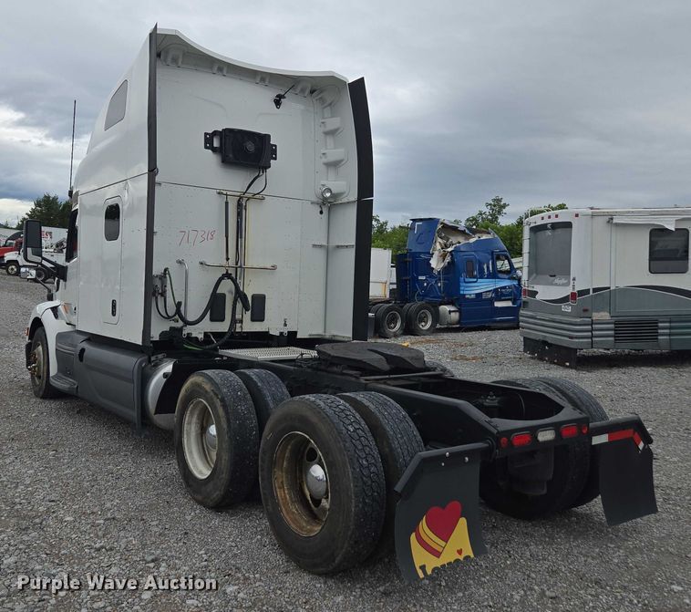 image for item YA0860 2020 Peterbilt 579 semi truck