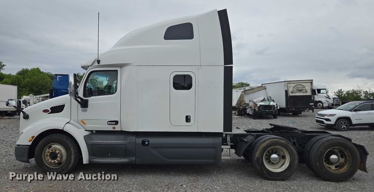 image for item YA0860 2020 Peterbilt 579 semi truck