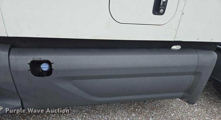 image for item YA0860 2020 Peterbilt 579 semi truck