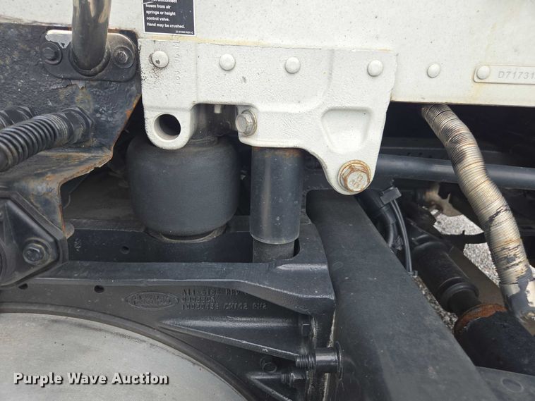 image for item YA0860 2020 Peterbilt 579 semi truck