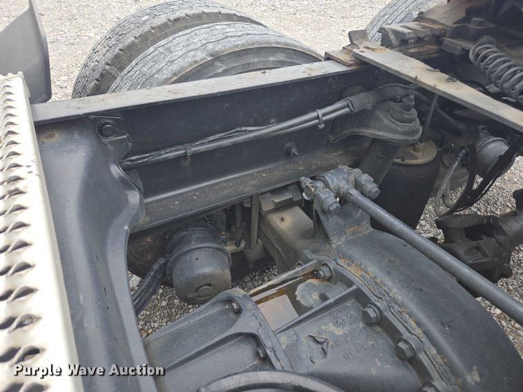 image for item YA0860 2020 Peterbilt 579 semi truck