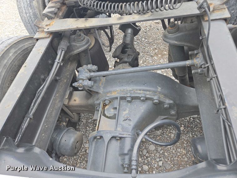 image for item YA0860 2020 Peterbilt 579 semi truck