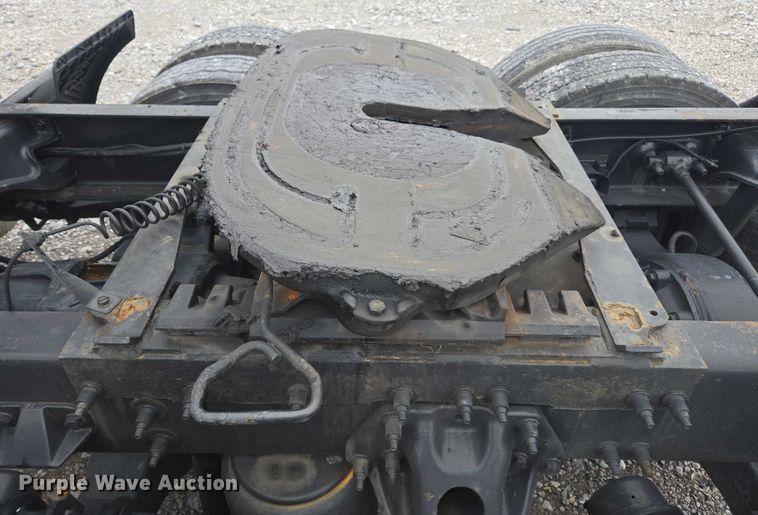 image for item YA0860 2020 Peterbilt 579 semi truck