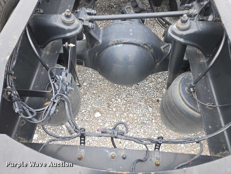 image for item YA0860 2020 Peterbilt 579 semi truck