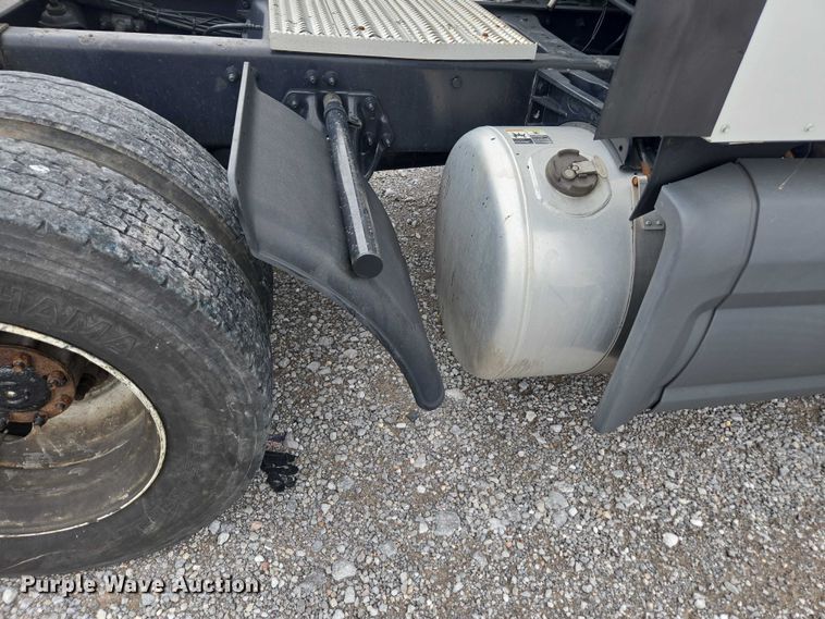 image for item YA0860 2020 Peterbilt 579 semi truck