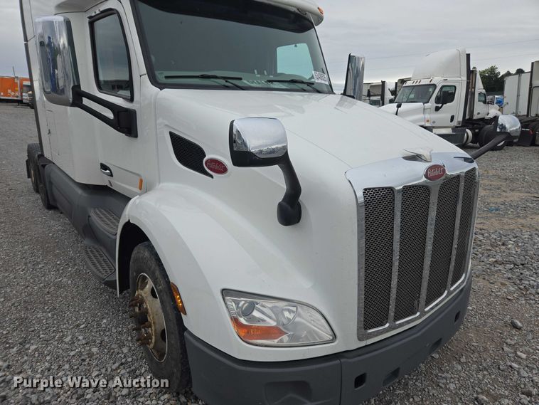 image for item YA0860 2020 Peterbilt 579 semi truck