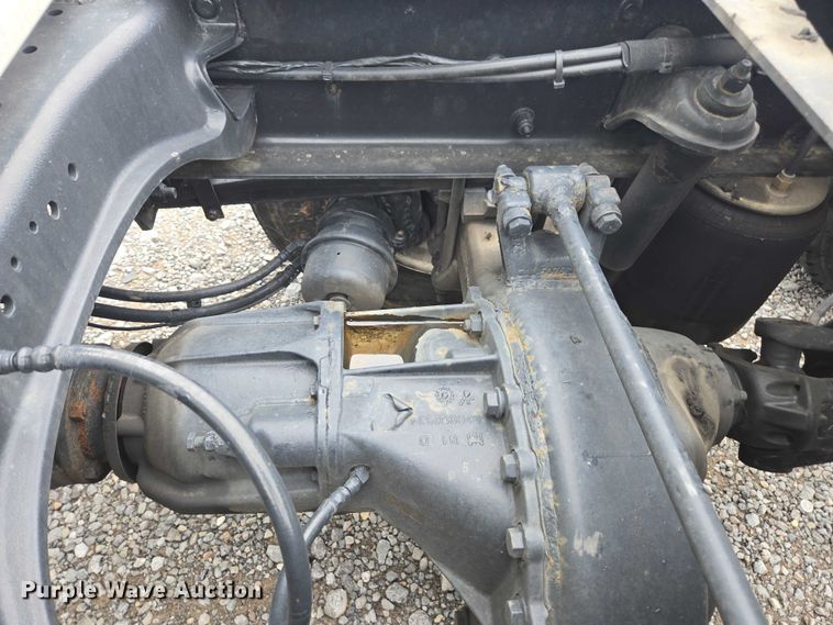 image for item YA0860 2020 Peterbilt 579 semi truck