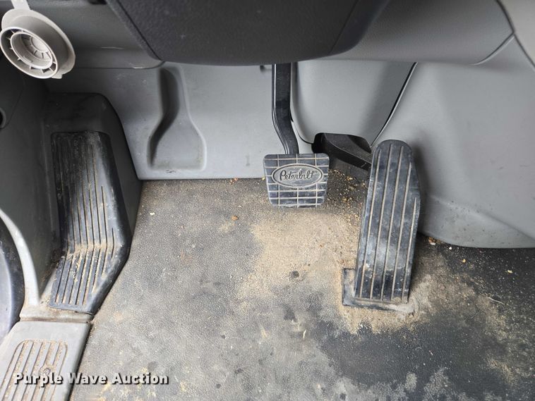 image for item YA0860 2020 Peterbilt 579 semi truck