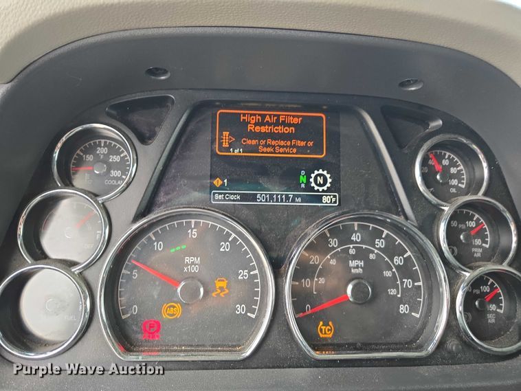 image for item YA0860 2020 Peterbilt 579 semi truck