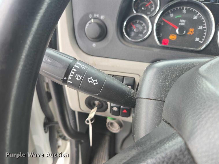 image for item YA0860 2020 Peterbilt 579 semi truck