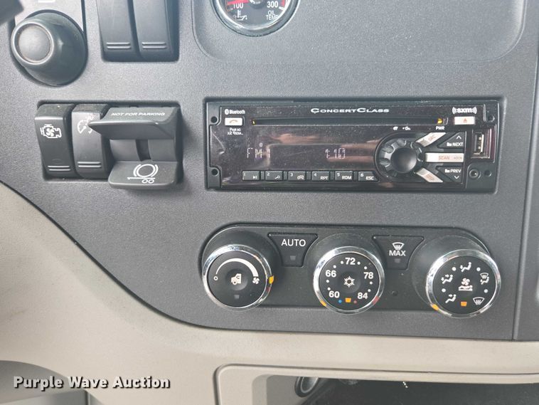 image for item YA0860 2020 Peterbilt 579 semi truck