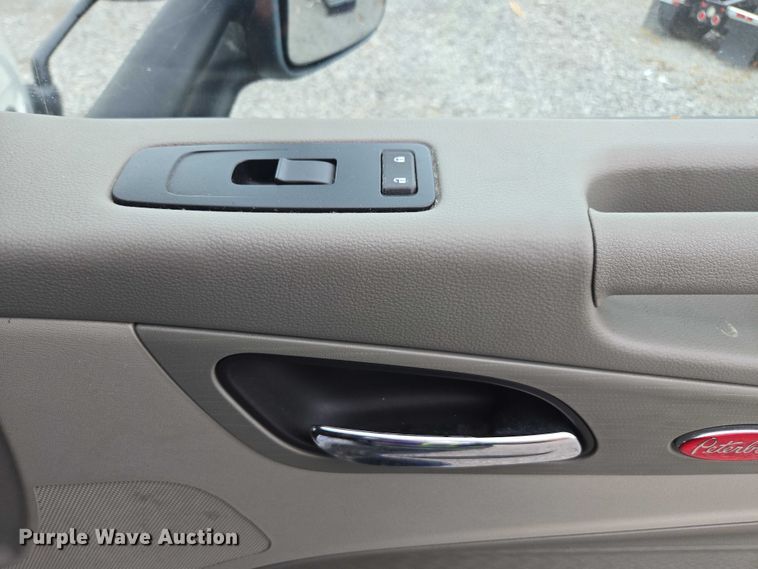 image for item YA0860 2020 Peterbilt 579 semi truck