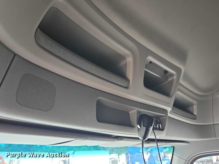 image for item YA0860 2020 Peterbilt 579 semi truck