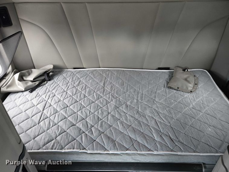 image for item YA0860 2020 Peterbilt 579 semi truck