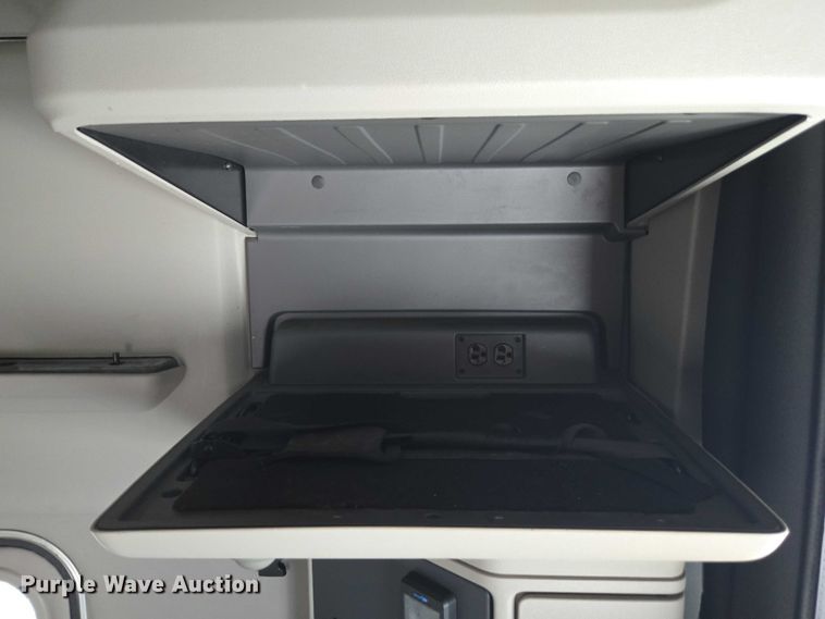 image for item YA0860 2020 Peterbilt 579 semi truck