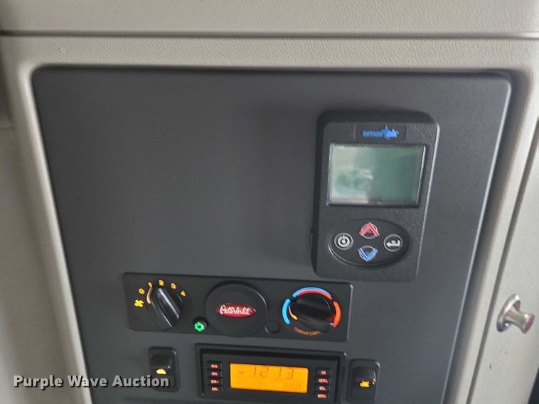 image for item YA0860 2020 Peterbilt 579 semi truck